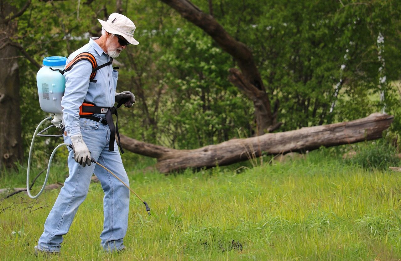 Tenacity Herbicide (Mesotrione) Application Guide for Cool-Season Lawns