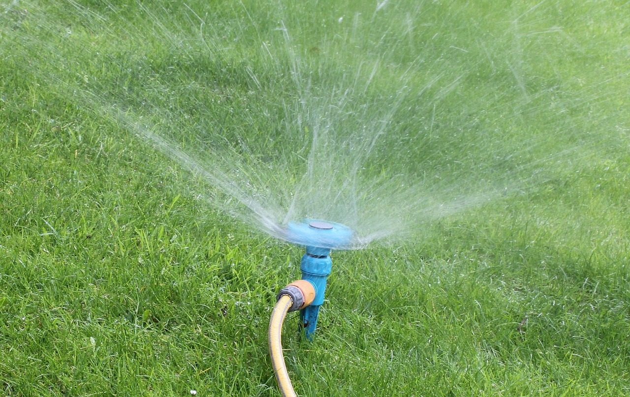 When to Winterize Your Sprinkler System: The 28°F Rule + Dates by Zone (2026)